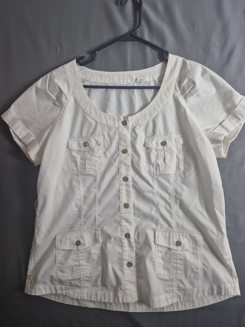 New York Company.Cream Button-Front Short Sleeve Utility Top.size Lg